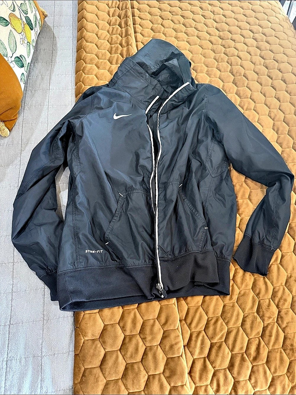 Nike Storm-FIT Windbreaker Black Large